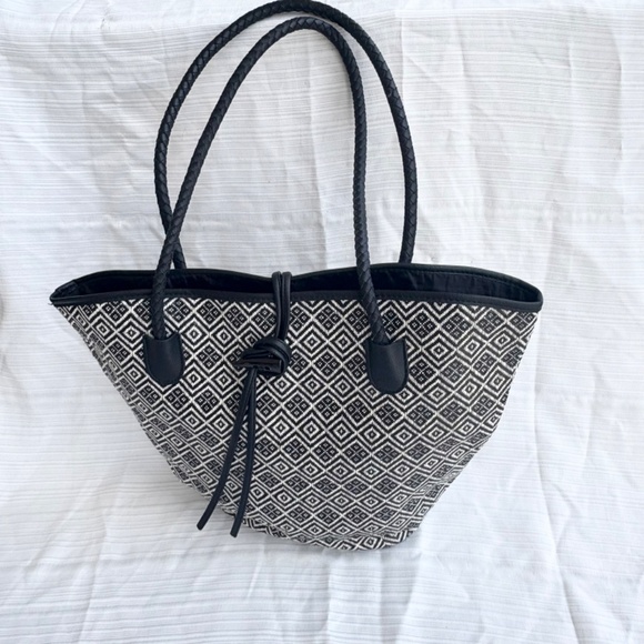 Neiman Marcus Large Bucket StrawTote Bag Boho - Picture 2 of 9